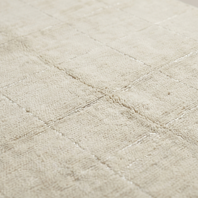 Pale Trace — Macro Detail