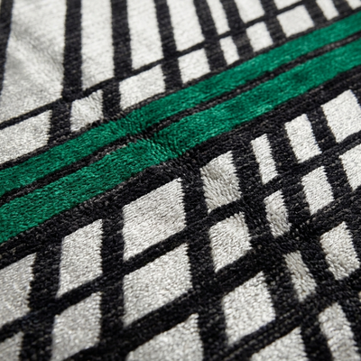 Linear Onyx — Macro Detail